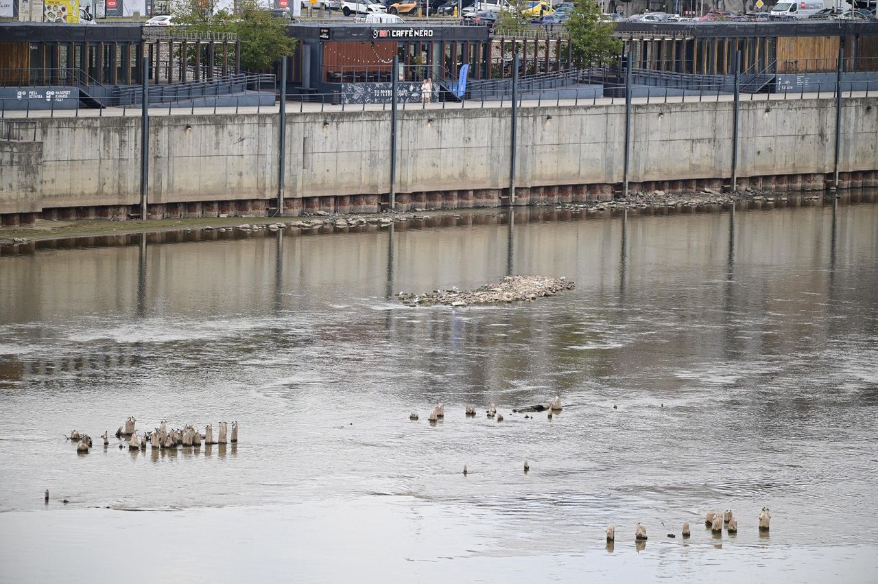 Warszawa: Kolejna sensacja archeologiczna. Wisła odsłoniła łódź sprzed kilkuset lat