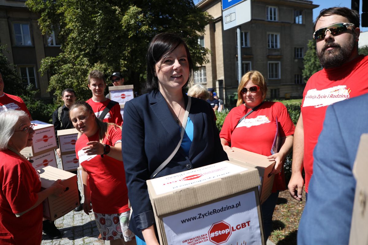 "Stop LGBT" wraca do Sejmu. W zebraniu podpisów pomogły kościoły 