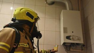 Tlenek węgla w Tarnowie. 99-letni mężczyzna trafił do szpitala