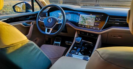 Volkswagen Touareg: Systemy wsparcia kierowcy z asystentem jazdy nocą i Innovision Cockpit