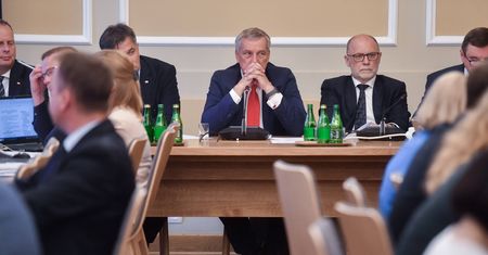 Sejmowa komisja zajęła się "lex Tusk". Jest decyzja ws. prezydenckich poprawek