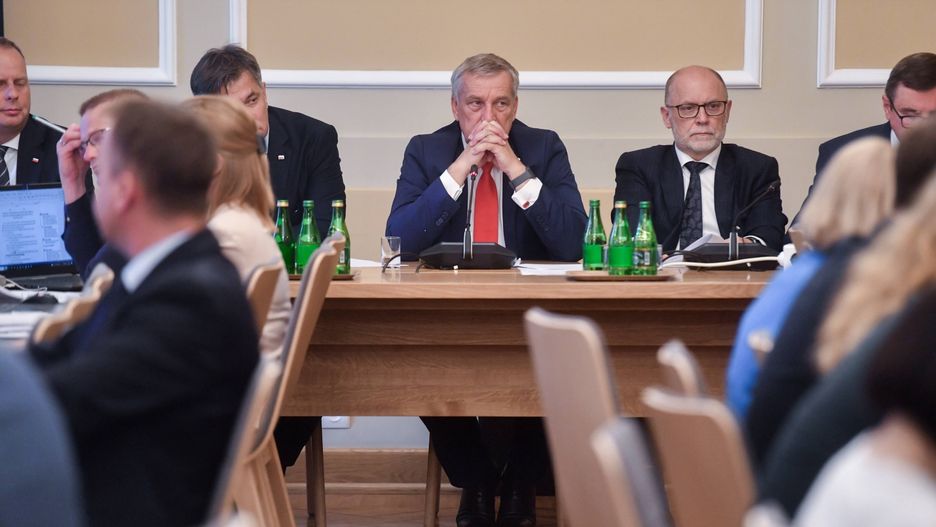 Sejmowa komisja zajęła się "lex Tusk". Jest decyzja ws. prezydenckich poprawek
