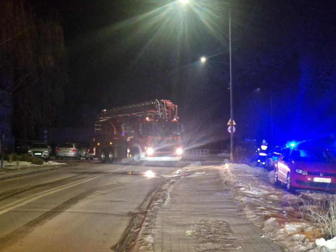 Pożar hali magazynowej w Trzebini. Jest apel do mieszkańców