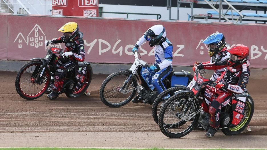 Na bydgoskim torze młodzieżowcy z klubów Metalkas 2. Ekstraligi stoczyli ciekawą walkę, ale znów najlepszy był Maksymilian Pawełczak