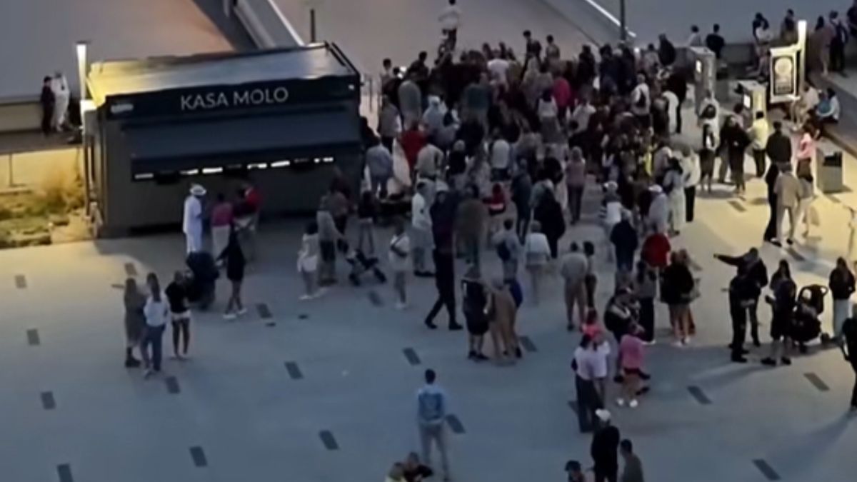 Była 21:00. Ludzie ruszyli na molo.