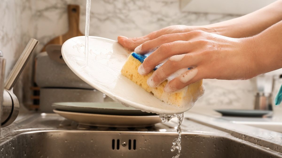 Moja mama robi płyn do naczyń z małych ziarenek. Jej garnki dosłownie lśnią