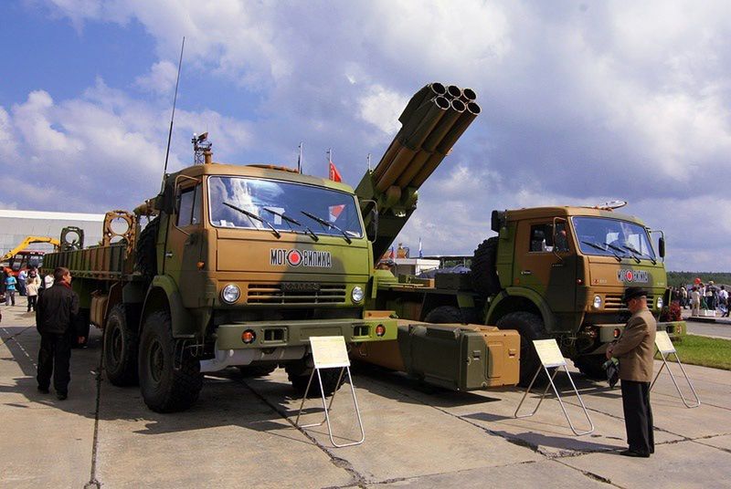 Rakietowy system artyleryjski 9A52-4 Tornado podczas RussianExpoArms.