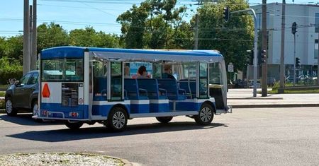 Ukradli meleksa z pasażerami. Ludzie wyskakiwali z pojazdu