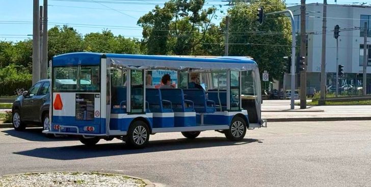 Ukradli meleksa z pasażerami. Ludzie wyskakiwali z pojazdu