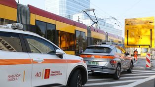 Tramwaj potrącił pieszego na pasach w Warszawie. Nie żyje