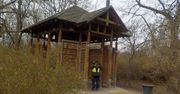 Warszawa: Szok w parku. Dym przy placu zabaw i interwencja straży miejskiej