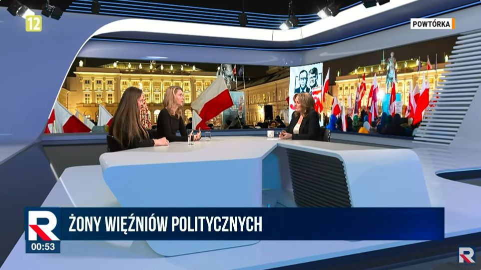 Żony Kamińskiego i Wąsika podczas wywiadu z Danutą Holecką w TV Republika