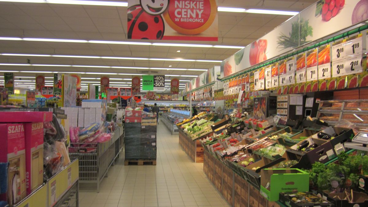 Biedronka kusi promocjami