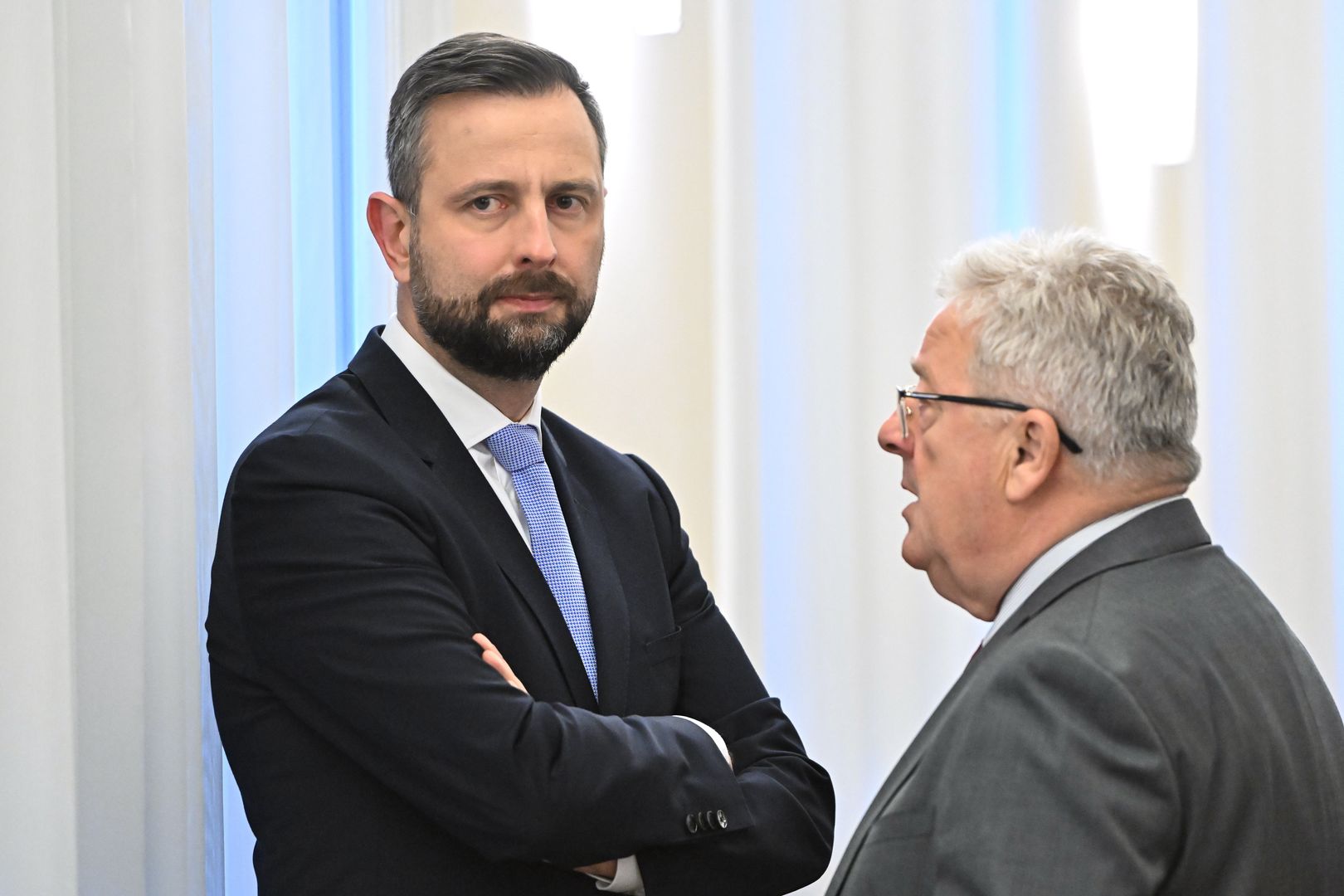 W�adys�aw Kosiniak-Kamysz, Czes�aw Siekierski
Warszawa, 13.06.2024. Wicepremier, minister obrony narodowej W�adys�aw Kosiniak-Kamysz (L) i minister rolnictwa i rozwoju wsi Czes�aw Siekierski (P) przed posiedzeniem rz�du w KPRM w Warszawie, 13 bm. Ministrowie zajm� si� m.in. p�ac� minimaln� w 2025 r. i za�o�eniami do przysz�orocznego bud�etu. (mr) PAP/Radek Pietruszka
Radek Pietruszka
kancelaria prezesa rady ministr�, kancelaria prezesa rady ministr�w, kprm, polityk polityka, posiedzenie, rada ministr�w, rz�d, rz�d Donalda Tuska, rz�du, W�adys�aw Kosiniak Kamysz, posiedzenie posiedzenia