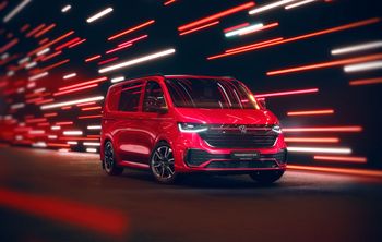 Volkswagen Transporter Sportline to użytkowe wcielenie GTI. Oczywiście pomijając osiągi