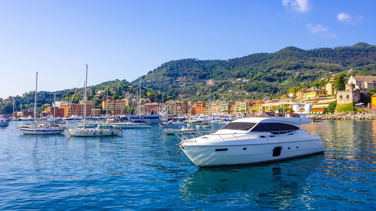 Przejęty w ramach sankcji jacht rosyjskiego oligarchy zniknął z portu w Sardynii. Zdj. ilustracyjne
