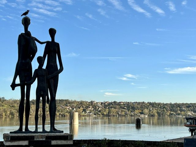 Rzeźba Porodica (rodzina) nad Dunajem