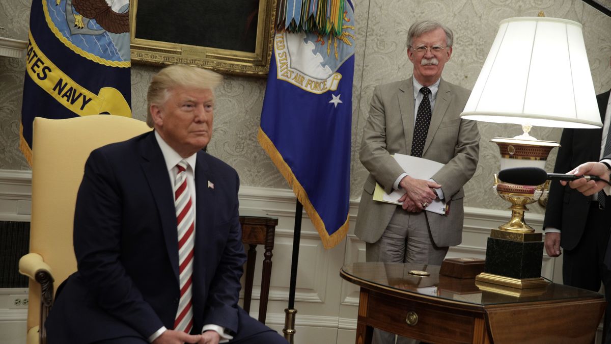 Prezydent USA Donald Trump i jego były doradca ds. bezpieczeństwa narodowego John Bolton