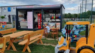 Pleszew: Teraz na stadionie wypijesz bubble tea, zjesz bąbelkowego gofra i spróbujesz lodów! Stadion żyje cały dzień