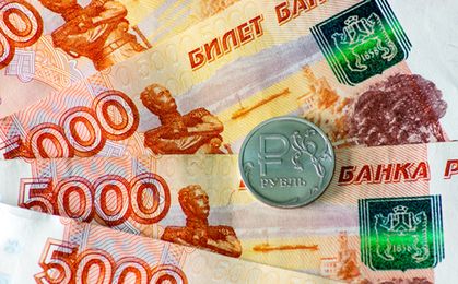 Rosyjska waluta zyskuje na wartości. Najlepszy wynik od roku