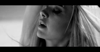 Magda Mielcarz w remixie "Drown In Me"