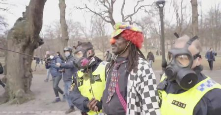Protest antycovidowców w Sztokholmie.