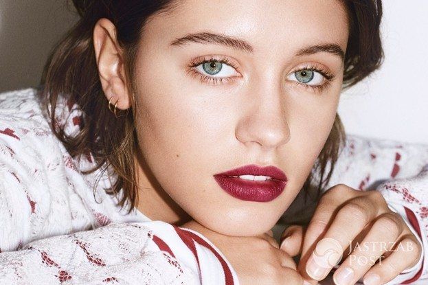 Nową twarzą Burberry została Iris Law