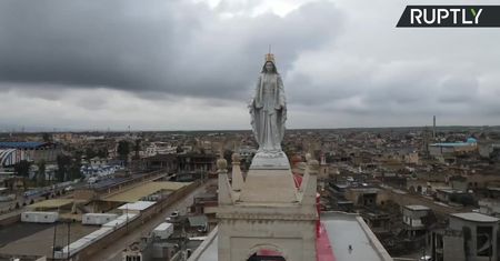 Posąg Maryi Dziewicy ponownie stanął na odbudowywanym kościele w Al-Hamdanijji