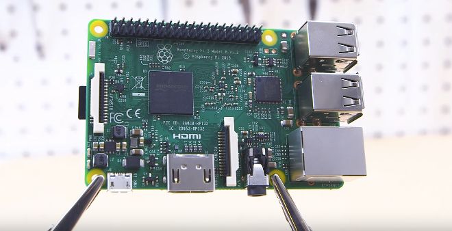 Raspberry Pi 3 oficjalnie - malutki komputer z lepszymi parametrami