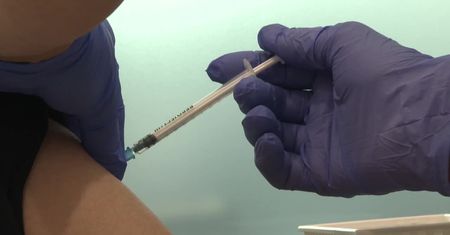 6 grudnia ruszają szczepienia nową szczepionką przeciw COVID-19
