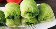Szybki patent na kapustę do gołąbków. Nie potrzebujesz ani wody, ani nawet garnka