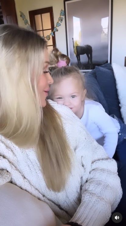 Joanna Krupa namawia córkę do śpiewania po polsku