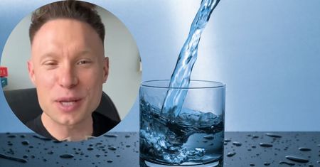 Masz mdłości po wypiciu wody? Popełniasz błąd, o którym mówi dr Michał Wrzosek