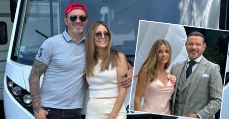Małgorzata Rozenek na ślubie z Radziem u boku. Pozuje jak prawdziwa, bezbronna syrena na tle muszli