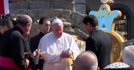 Papież Franciszek modlił się w Mosulu za ofiary prześladowań i terroru.