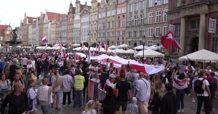 “Nadal wierzymy, że będzie wolny kraj”. Marsz solidarności z Białorusinami w Gdańsku.