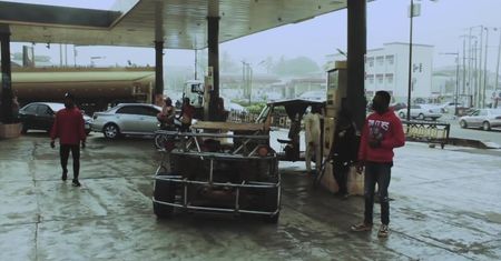 Nigeryjczyk stworzył w pełni sprawne auto ze złomu