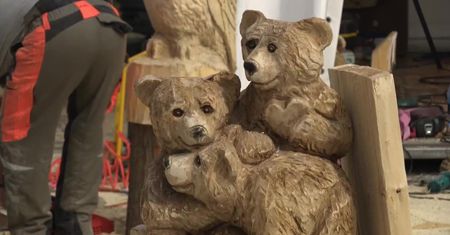 Mistrzowie pił i dłut rzeźbili w drewnie na Poznań Wood Festival