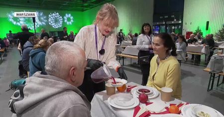 Wigilie dla potrzebujących w wielu polskich miastach. Przy stołach zasiedli także Ukraińcy