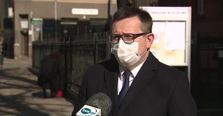 Proponował dziewczynkom przejażdżkę, oferował pieniądze. Sąd go uniewinnił, bo nie użył siły.