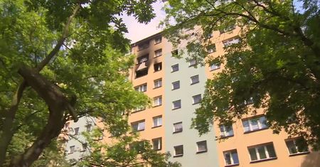 Pożar mieszkania w bloku w Tychach. Jedna osoba nie żyje