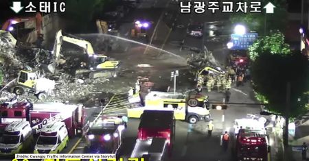 Wyburzany budynek zawalił się autobus stojący na pobliskim przystanku. Zginęło co najmniej 9 osób.