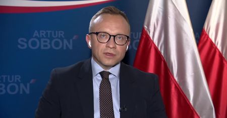 C. Tomczyk: Rząd PiS jest największym rządem w historii, nominację na pełnomocnika można znaleźć w chipsach