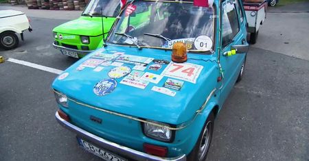 Elektryczne, jedne z dziesięciu, czteromilionowe. Takie i inne maluchy zjechały na lotnisko pod Opolem.