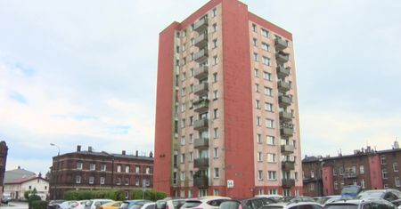 Ośmioletnia dziewczynka wypadła z balkonu w Siemianowicach Śl.