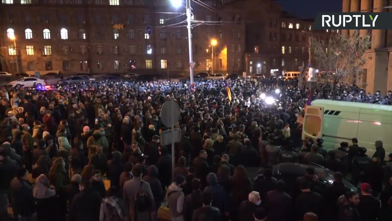 Protestujący żądają ustąpienia premiera Armenii