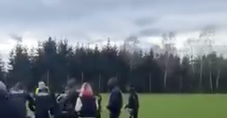 Zamieszki na meczu lokalnych drużyn: Agresja kibiców rzuca cień na sportową rywalizację