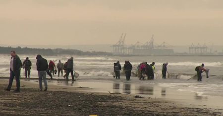 Po sztormie wyruszyli na plaże szukać bursztynu
