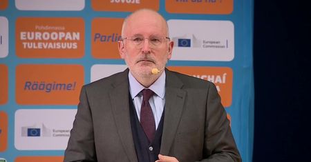 „Nienawiści nie da się zwalczyć nienawiścią. Tylko miłość jest w stanie ją pokonać”. F. Timmermans oddał hołd P. Adamowiczowi