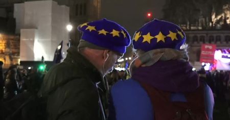 Przeciwnicy brexitu demonstrowali pod parlamentem, gdzie trwało głosowanie nad warunkami opuszczenia Unii
